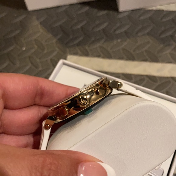 NWT Michael kors MKT5067 smart watch - Picture 5 of 6